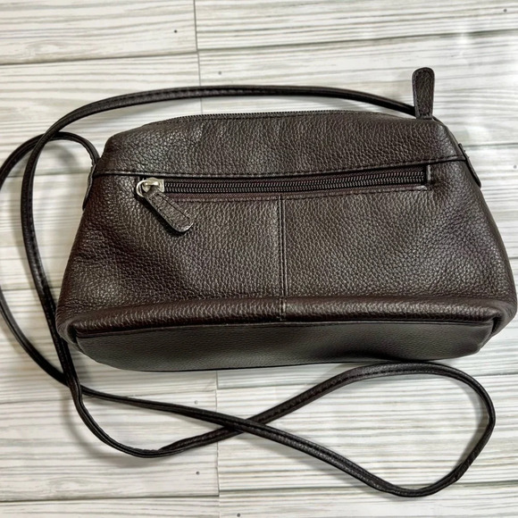 STONE MOUNTAIN Dark Brown Pebble Leather Crossbody Bag Embossed Logo Like New - Picture 5 of 9